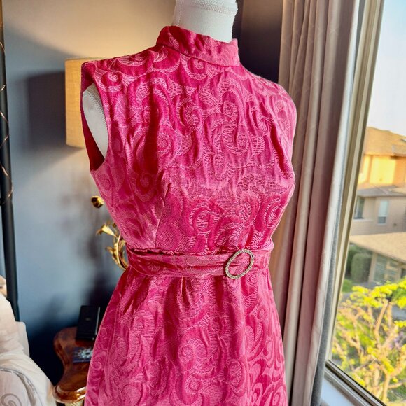 Vintage 1950s-1960s Pink Swirl Jacquard High Neck Sleeveless Dress - Picture 5 of 12